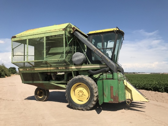 JD 2 Row 9910 Cotton Picker