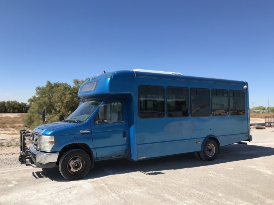 2013 Ford E450 Starcraft Shuttle Bus