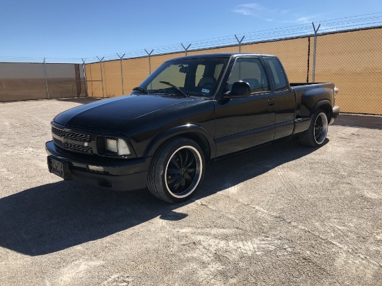 1997 Chevrolet S-10 LS Step-Side Pickup