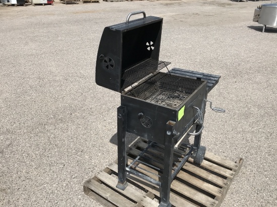 Kingsford Outdoor Charcoal Grill / Smoker