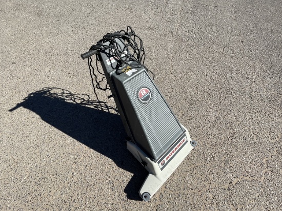 Advance CarpetRiever 28XP Floor Machine