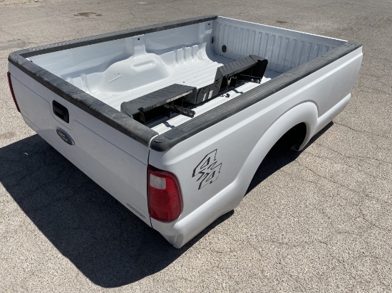 LIKE NEW Ford 4x4 8FT Long Bed w/ Bumper