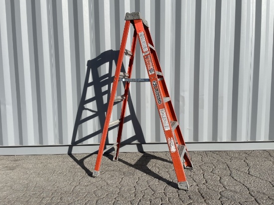 6FT Louisville Fiberglass Ladders -A