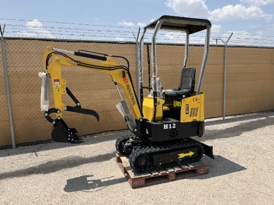 UNUSED 2023 AGT 13.5HP Gas Mini-Excavator H12