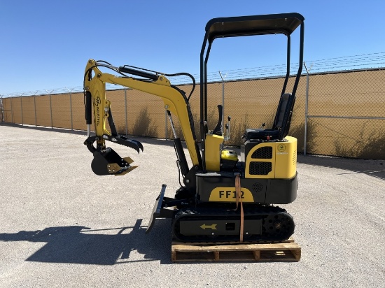 UNUSED Mini-Excavator 13.5Hp Gas FF12
