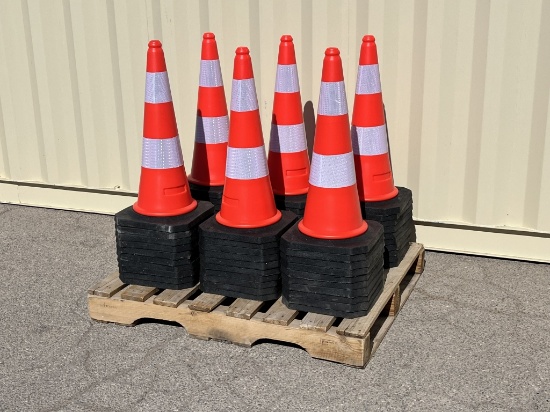 UNUSED (60)pcs Construction Safety Traffic Cones
