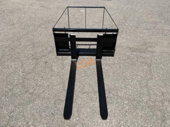 UNUSED Skid-Steer Pallet Fork Attachment,49" Forks