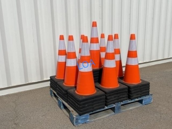 UNUSED (50)pcs Construction Safety Traffic Cones