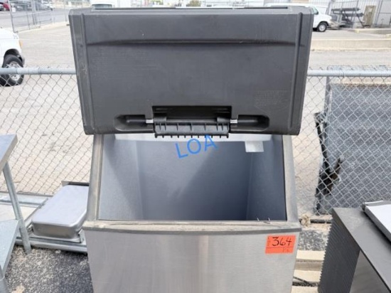 School Surplus- Manitowoc Ice Machine / Bin