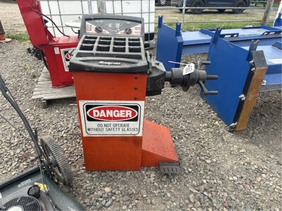 Snap-on Wheel Balancer