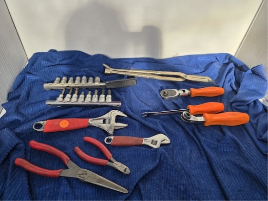 2 Sets Of Torx Sockets, 2 Adjustable Wrenches, 1