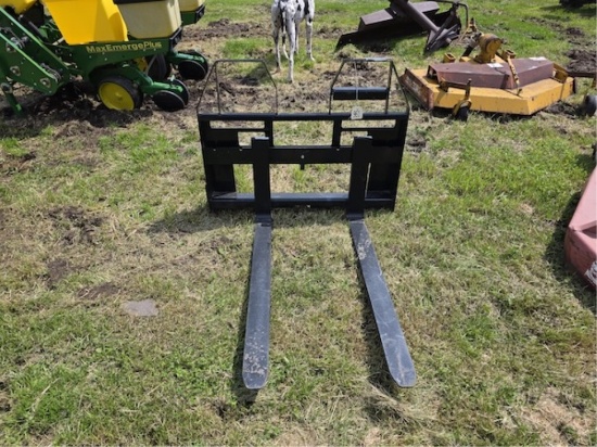 John Deere Pallet Forks