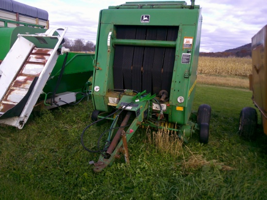 John Deere 456 Round Baler