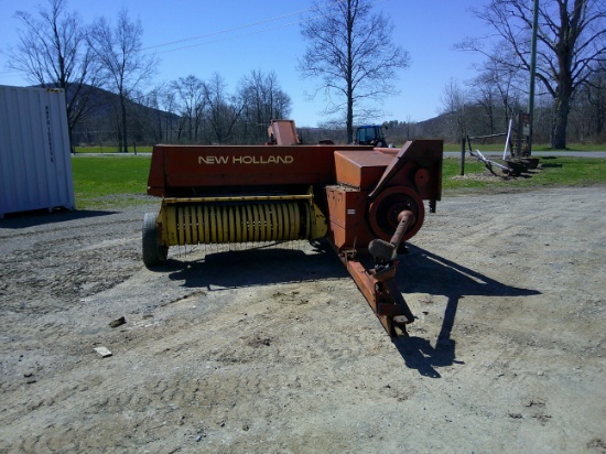 NEW HOLLAND 315 SQUARE BALER