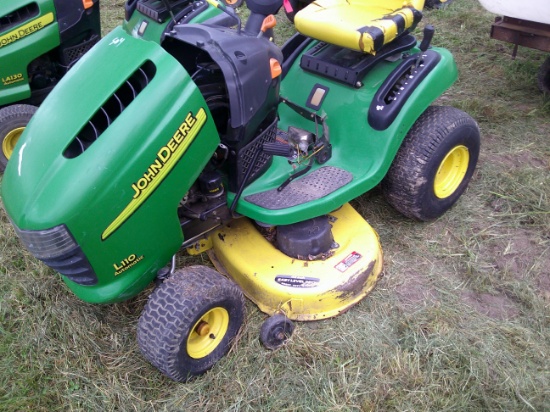 JOHN DEERE L110 MOWER W/ 42" DECKJOHN DEERE L110 MOWER W/ 42" DECK