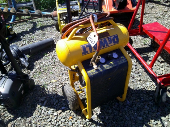 DEWALT AIR COMPRESSOR