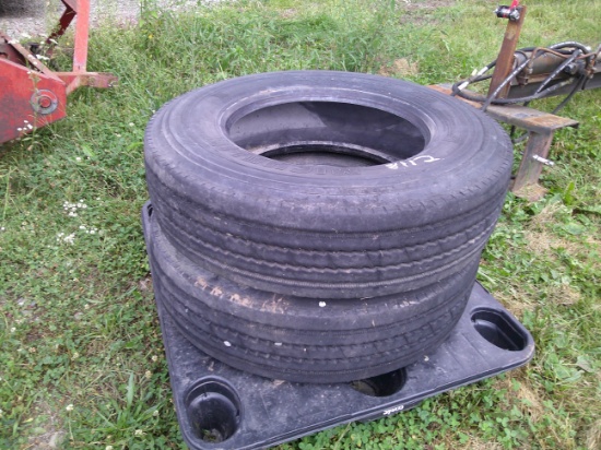 2 TIRES 275/80R 22.5