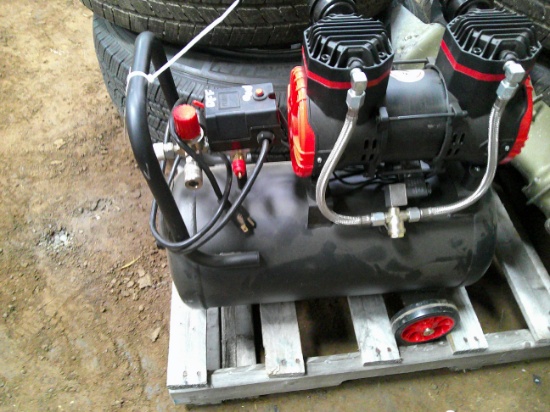 10 GAL NESSXA AIR COMPRESSOR