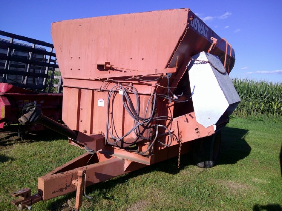 OSWALT FEEDER WAGON