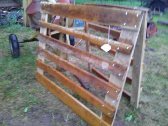 WOODEN GATE 5 FT LONG 4 FT