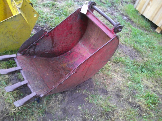 18" RED BACKHOE BUCKET