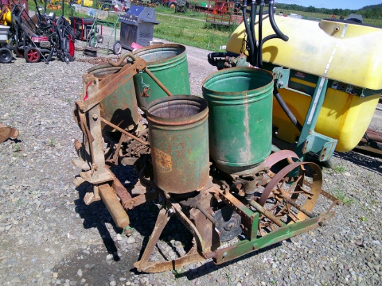 JOHN DEERE 2 ROW 3PT CORN PLANTER