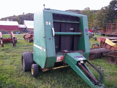 John Deere 330 Round Baler