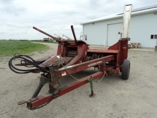 IH 720 - 2 row forage chopper