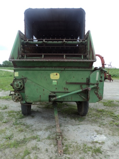 John Deere 112 forage wagon
