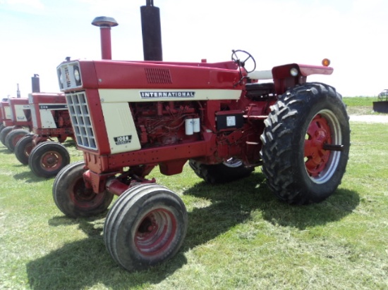 '73 IH 1066 tractor