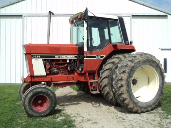 1979 IH 1086 tractor