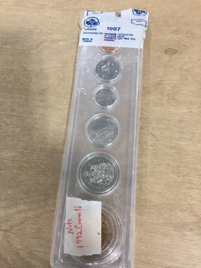 1987 CANADIAN COIN SET WITH 1992 LOONIE