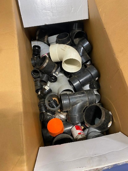 BOX LOT OF ASSORTED PIPE FITTINGS