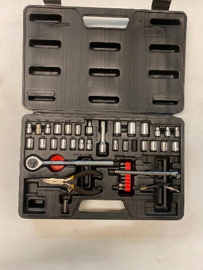 SOCKET SET- LOOKS MOSTLY THERE