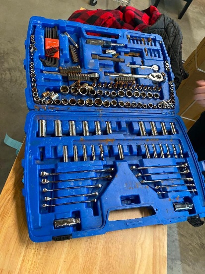 SOCKET AND WRENCH SET