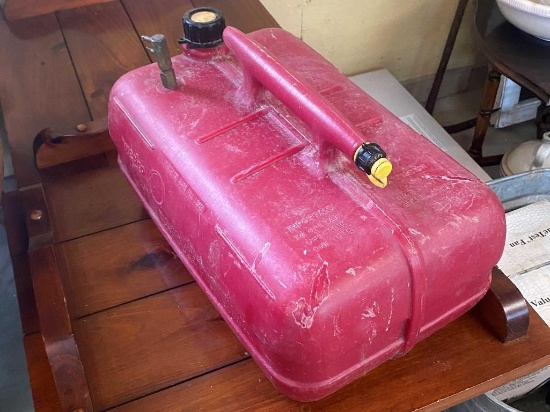 GAS JUG FOR BOAT