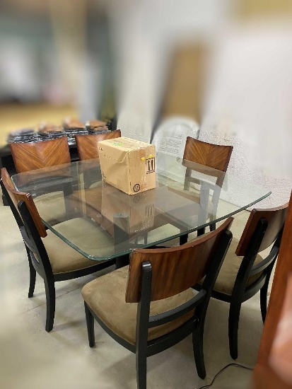 5 FT x 5 FT GLASS TABLE WITH 6 CHAIRS