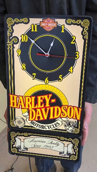 HARLEY DAVIDSON CLOCK IN WORKING ORDER