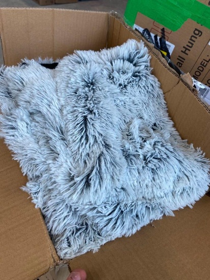 FULL/QUEEN COMFORTER
