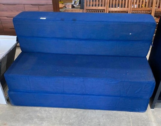 QUEEN SIZED FOLDING COUCH/BED