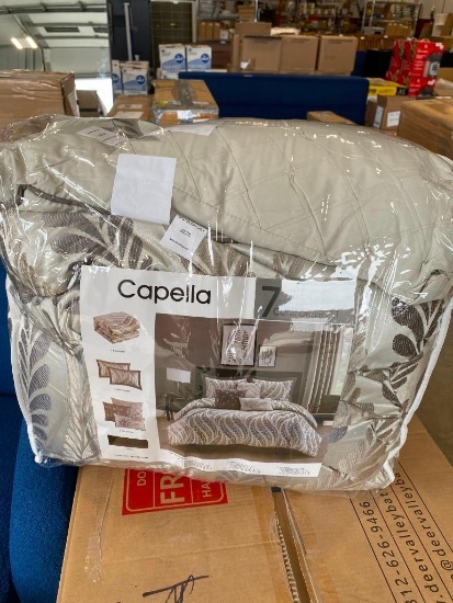 QUEEN SIZED COMFORTER SET