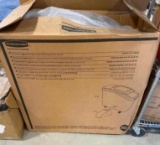 RUBBERMAID 2.8 CU FT INGREDIENT BIN & LID WITH SCOOP