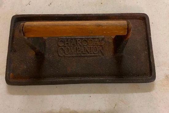 CHARCOAL COMPANION GRILLING PRESS