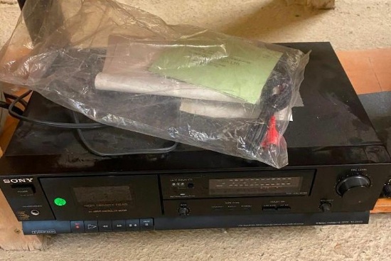 VINTAGE SONY CASSETTE PLAYER