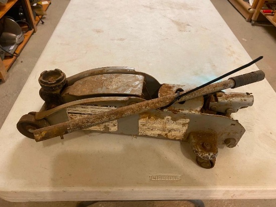 FLOOR JACK