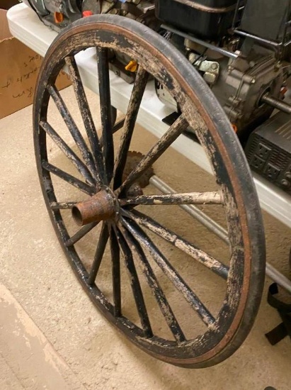 GOOD WOODEN WAGON WHEEL