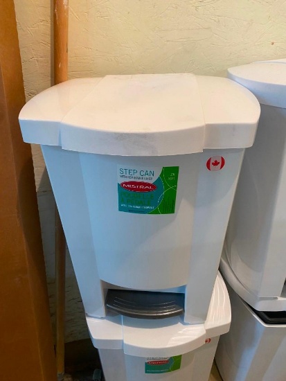MISTRAL SMALL TRASHCAN WITH REMOVABLE LINER