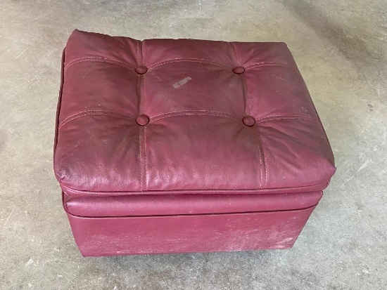SMALL SEAT WITH WHEELS