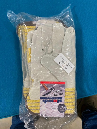 6 PAIRS OF XL WORKER GLOVES