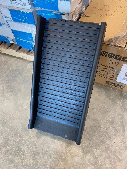 FOLDING PET RAMP